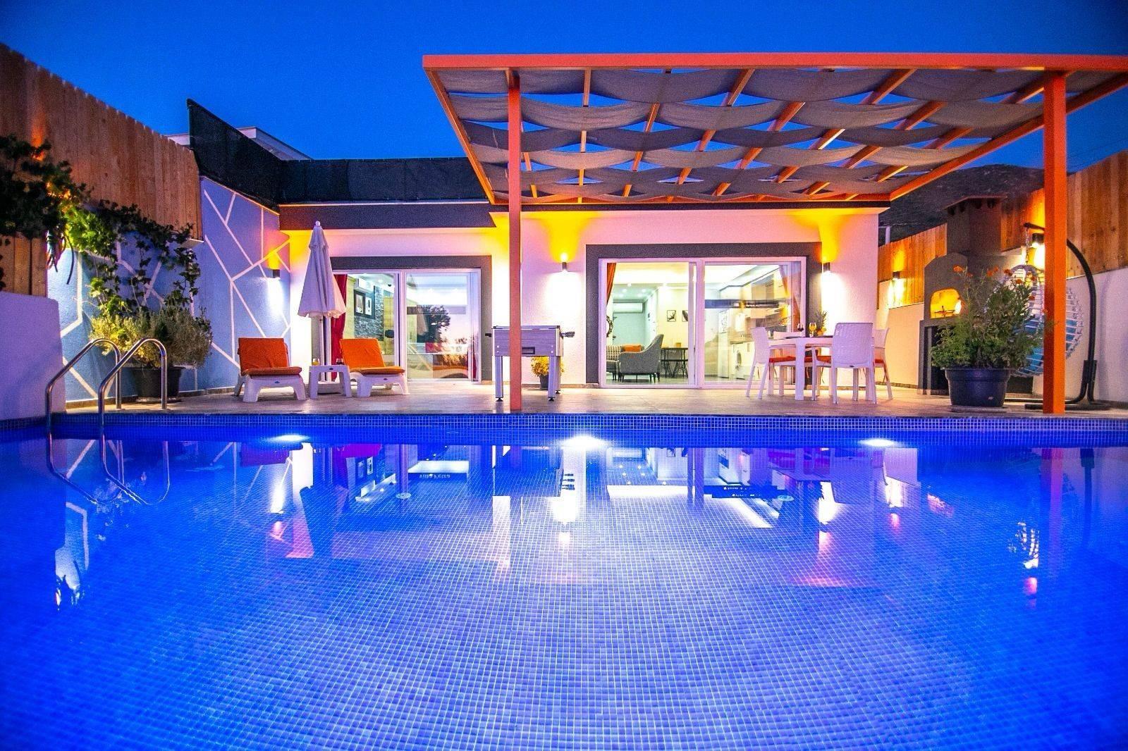 Kaş İslamlar'da Balayı Çiftlerine Uygun, Sonsuzluk Havuzlu, 1+1 Villa-42117