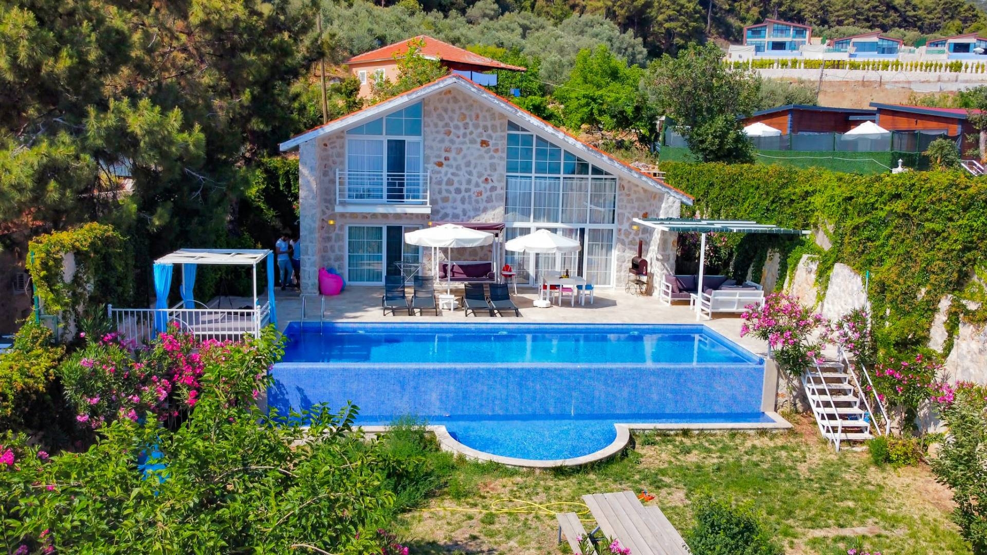 Kaş İslamlar'da Çekirdek Ailelere Uygun, Özel Havuzlu, Bahçeli Villa