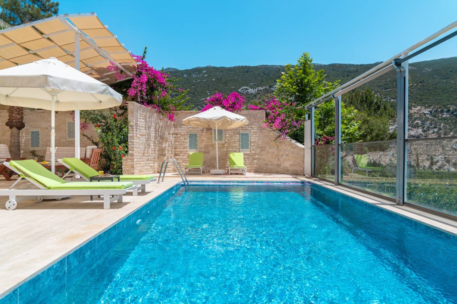 Kaş İslamlar'da Çekirdek Ailelere Uygun, Özel Havuzlu, İkiz Villa