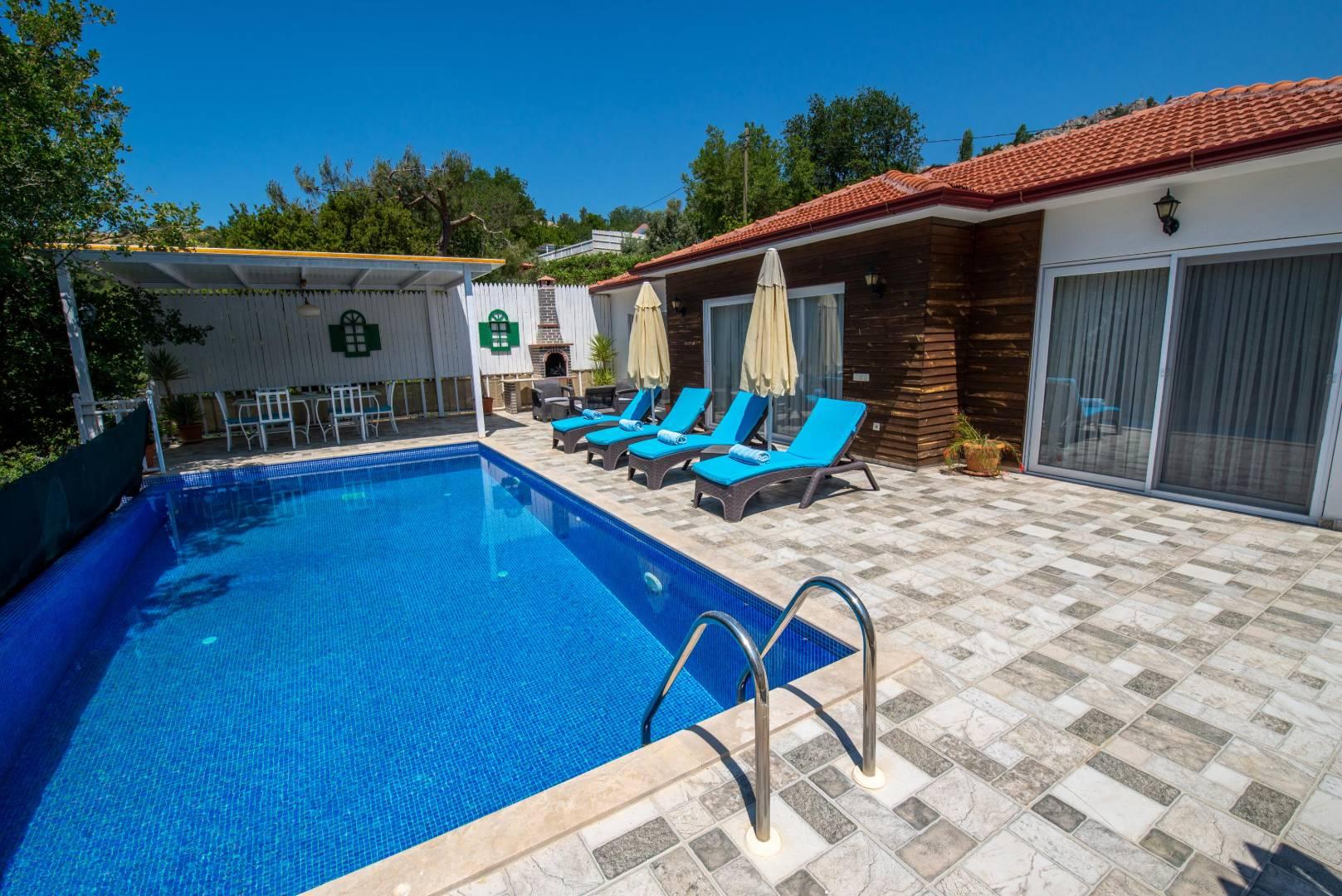 Kaş İslamlar'da Çekirdek Ailelere Uygun, Özel Havuzlu, Konforlu Villa-43860