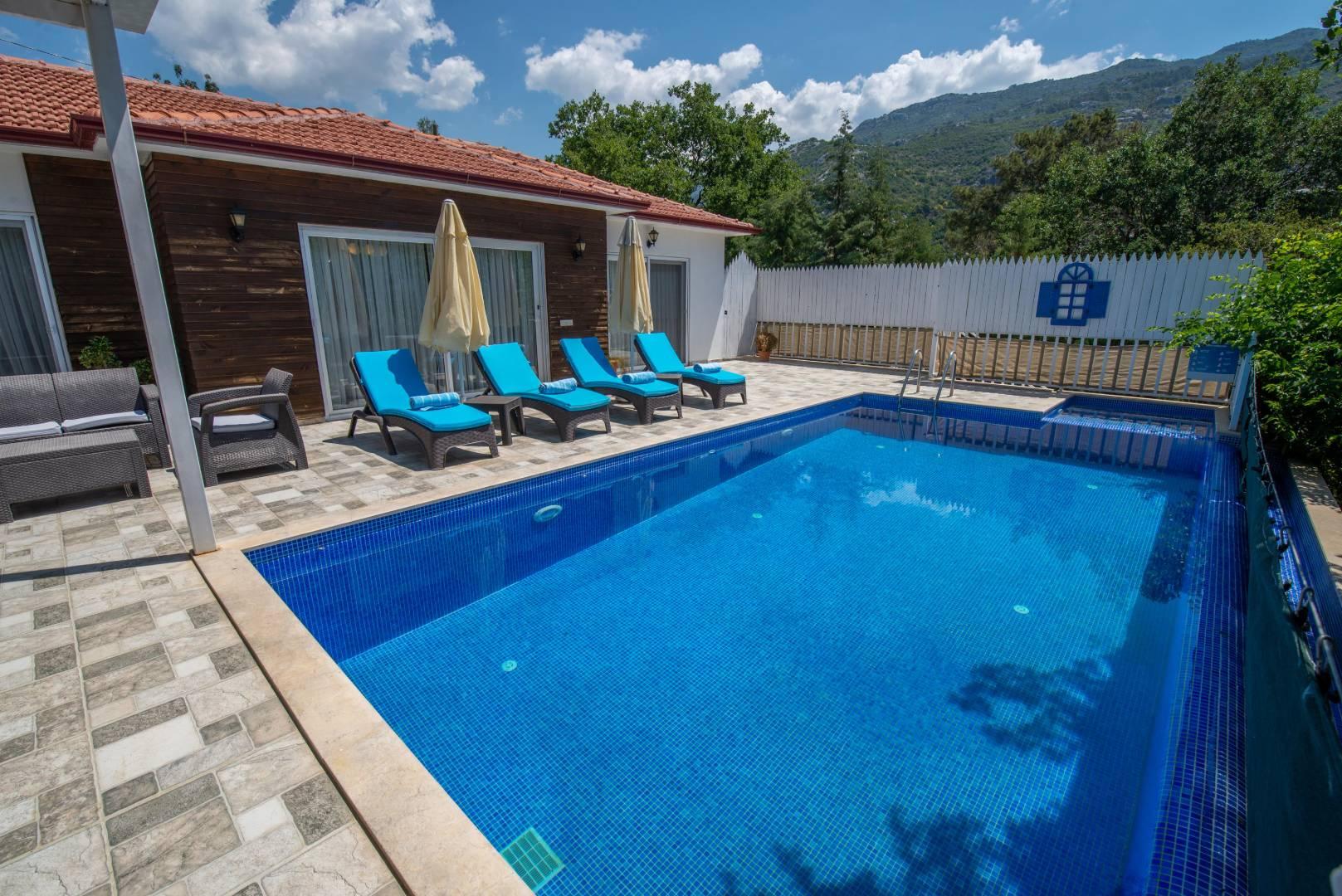 Kaş İslamlar'da Çekirdek Ailelere Uygun, Özel Havuzlu, Konforlu Villa-43860