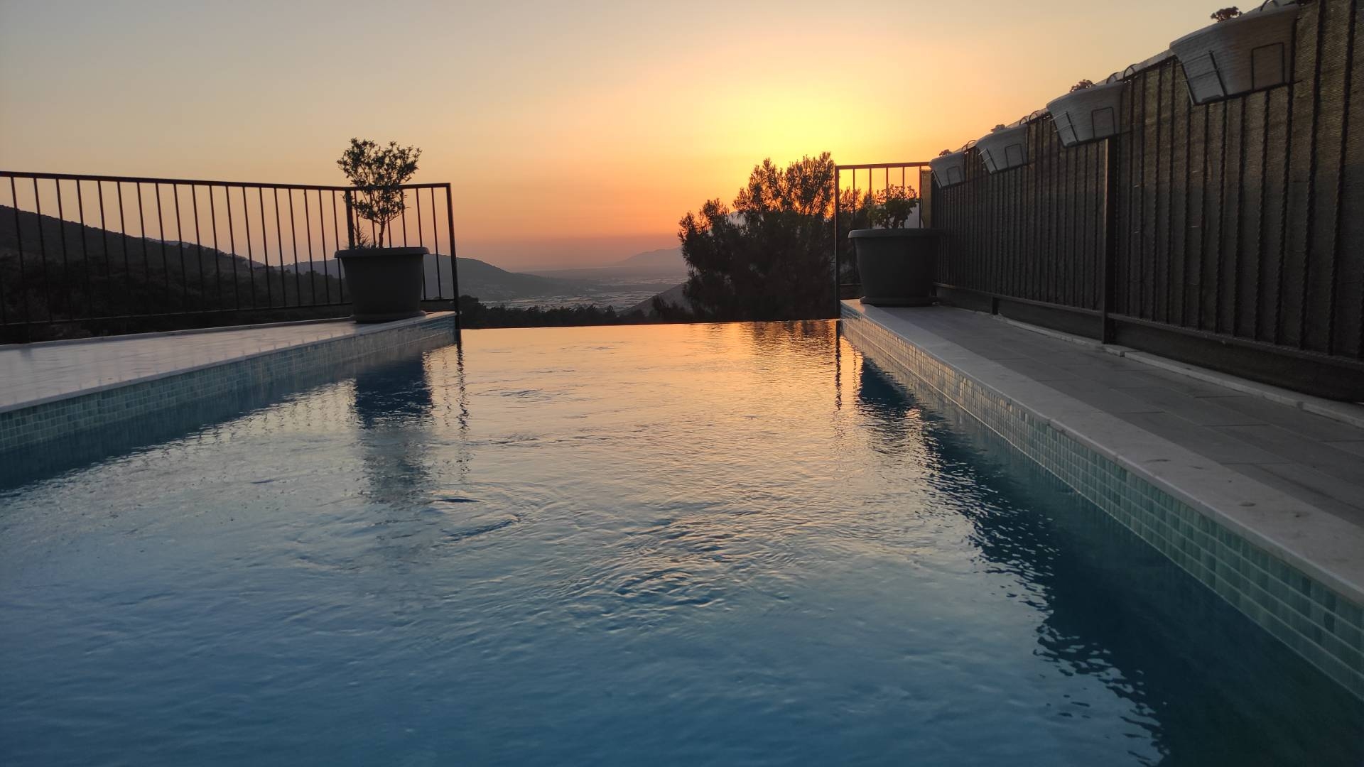 Kaş İslamlar'da Minimalist Tasarımlı, Özel Havuzlu, Şık Villa