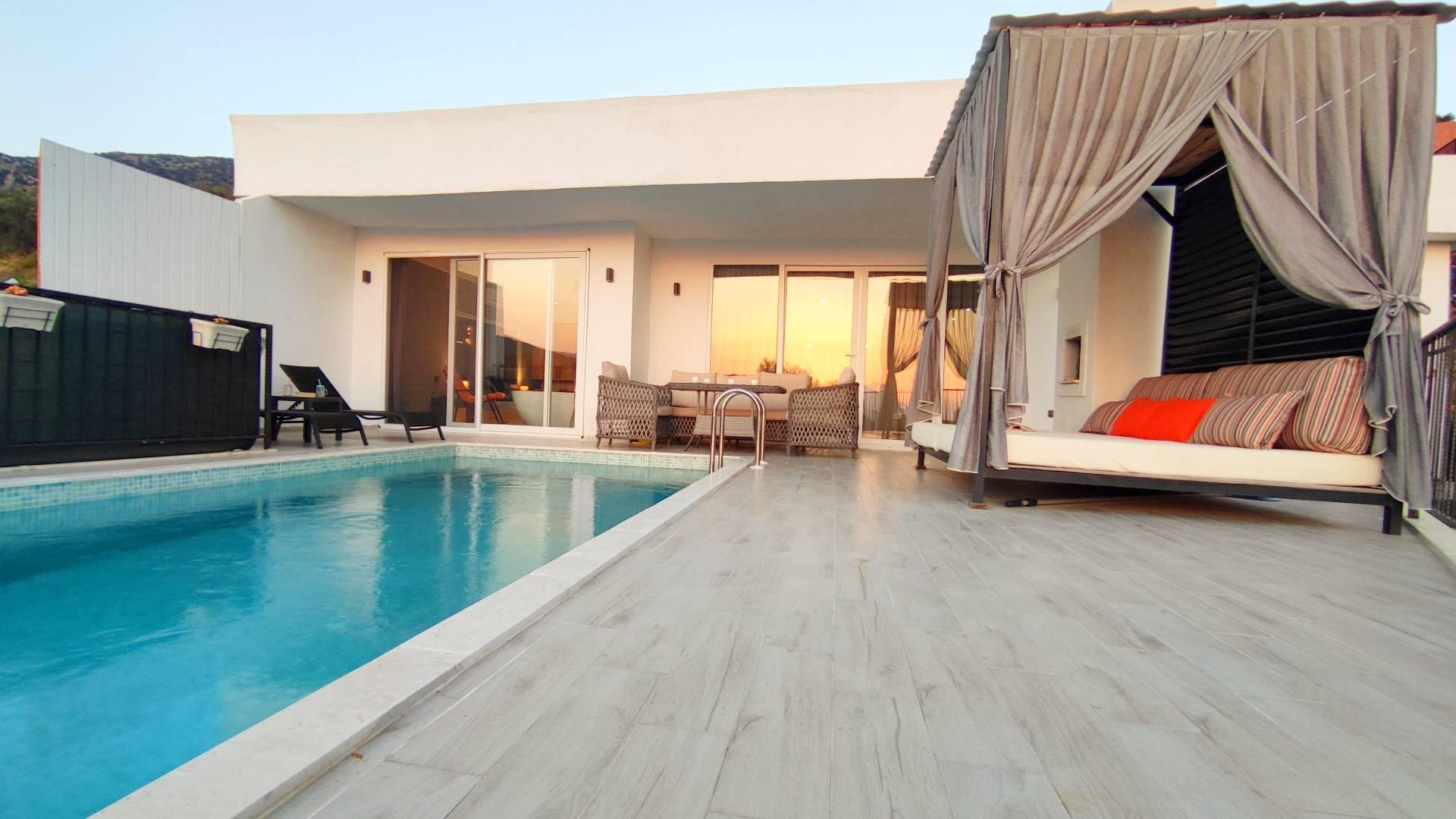Kaş İslamlar'da Minimalist Tasarımlı, Özel Havuzlu, Şık Villa-35278