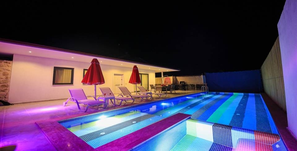 Kaş İslamlar'da Çekirdek Ailelere Uygun, Özel Havuzlu, Modern Villa