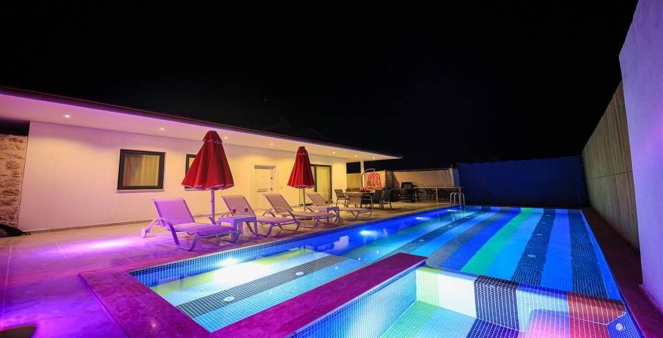 Kaş İslamlar'da Çekirdek Ailelere Uygun, Özel Havuzlu, Modern Villa-39795