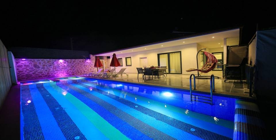 Kaş İslamlar'da Çekirdek Ailelere Uygun, Özel Havuzlu, Modern Villa