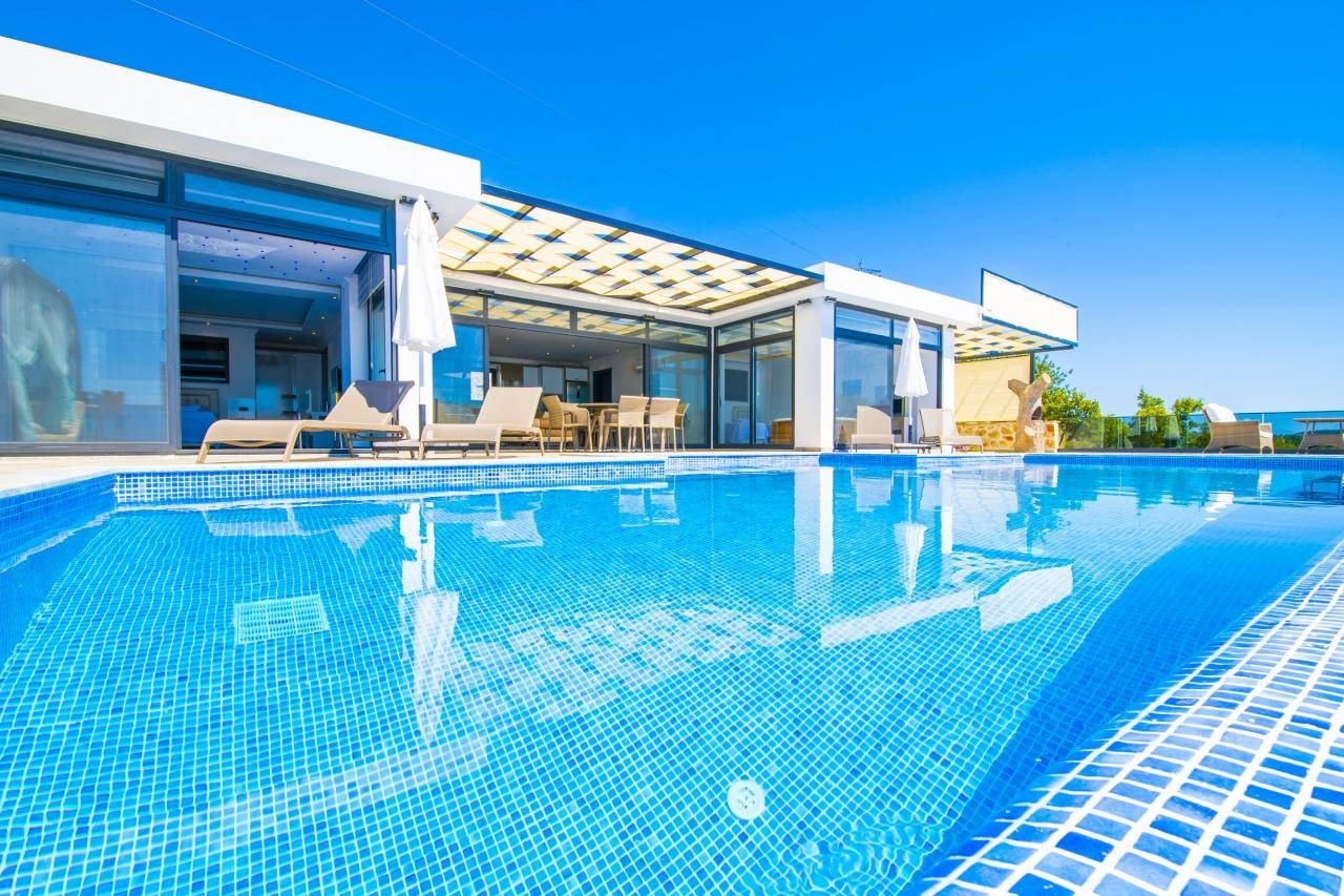 Kaş İslamlar'da Çekirdek Ailelere Uygun, Özel Havuzlu, Şık Villa
