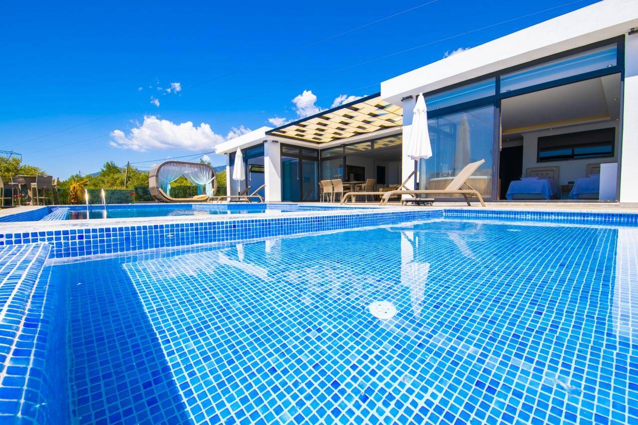 Kaş İslamlar'da Çekirdek Ailelere Uygun, Özel Havuzlu, Şık Villa