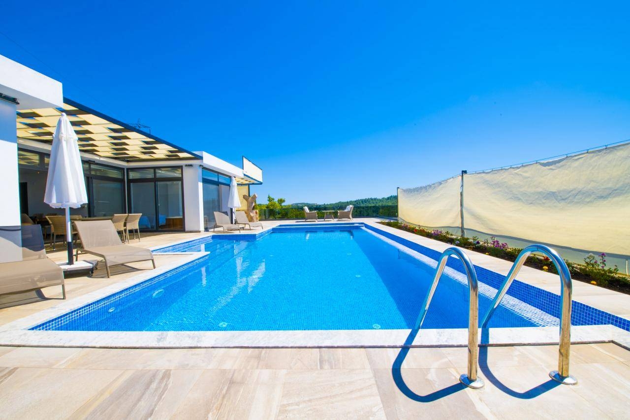 Kaş İslamlar'da Çekirdek Ailelere Uygun, Özel Havuzlu, Şık Villa