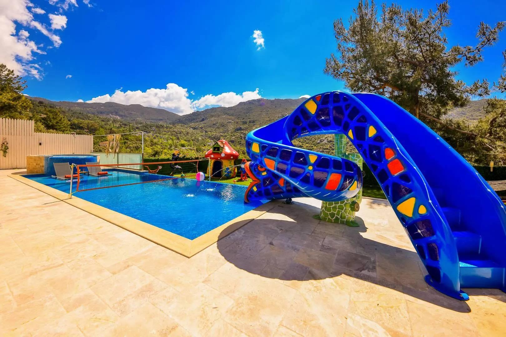 Kaş İslamlar'da Sakin Konumda, Özel Havuzlu, Modern Tasarımlı Villa-24957