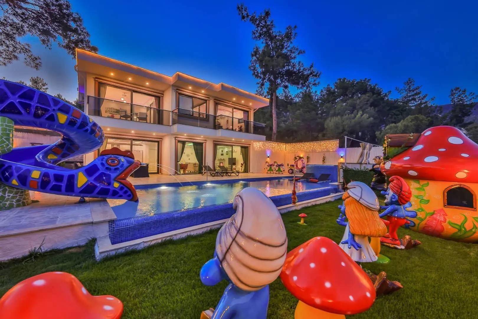 Kaş İslamlar'da Sakin Konumda, Özel Havuzlu, Modern Tasarımlı Villa