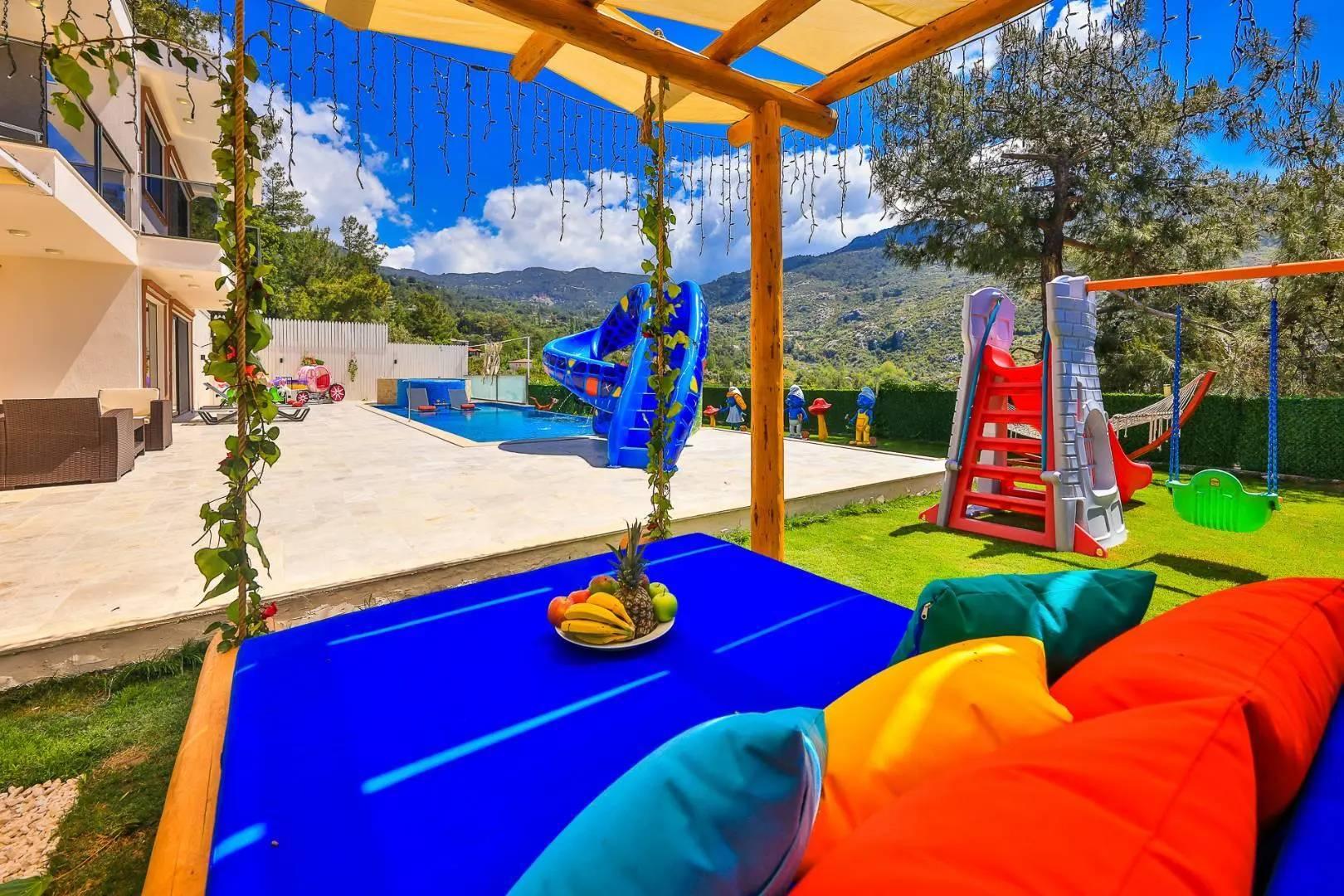 Kaş İslamlar'da Sakin Konumda, Özel Havuzlu, Modern Tasarımlı Villa-24957