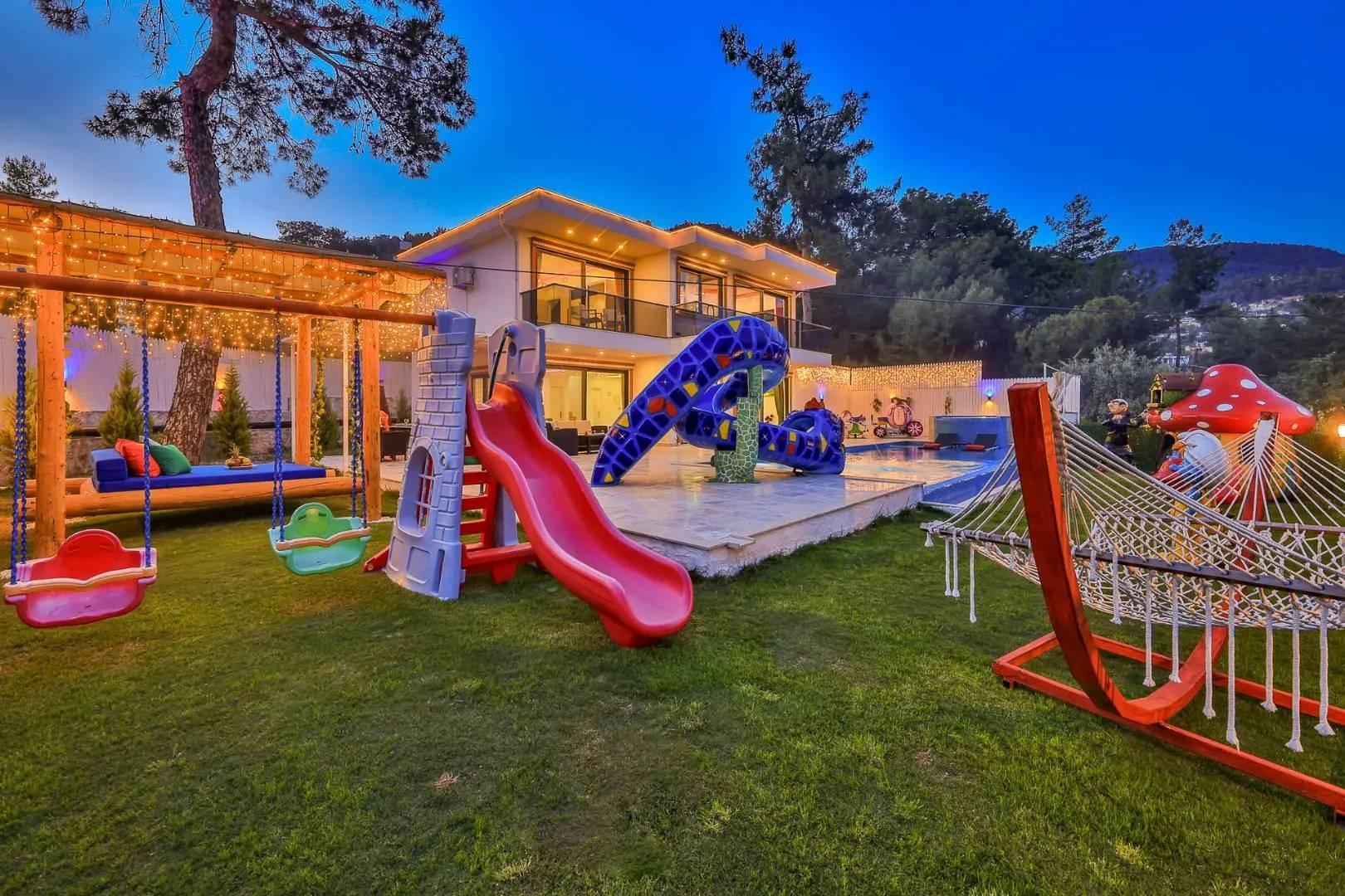 Kaş İslamlar'da Sakin Konumda, Özel Havuzlu, Modern Tasarımlı Villa-24957