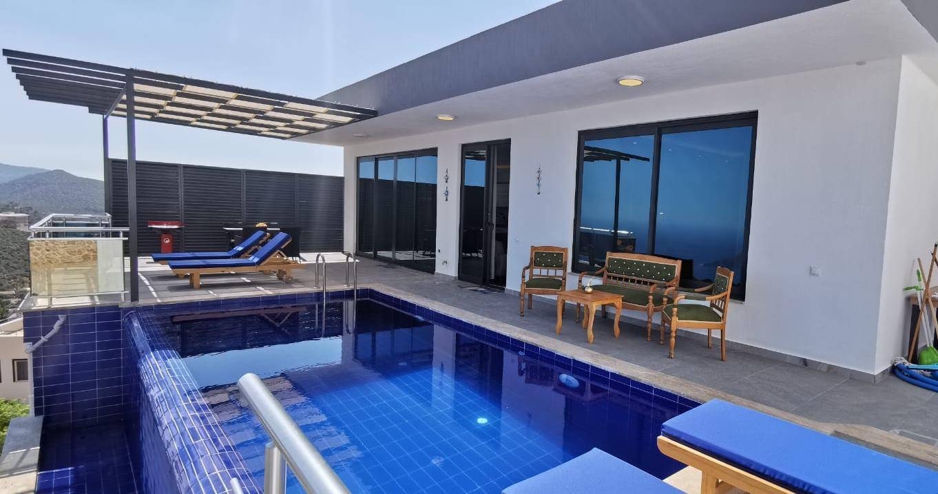 Kaş İslamlar'da Deniz Manzaralı, Özel Havuzlu, Jakuzili Villa