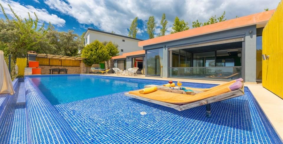 Kaş İslamlar'da Doğa İçerisinde, Açık ve Kapalı Havuzlu, Şık Villa-40405