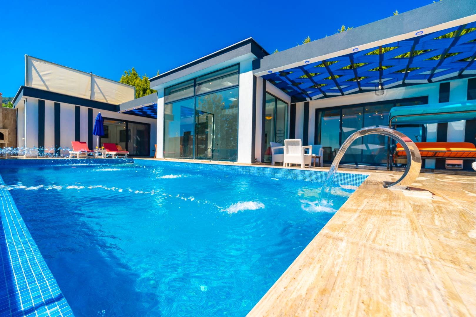 Kaş İslamlar'da Doğa İçerisinde, Isıtmalı Havuzlu, Tatil Villası