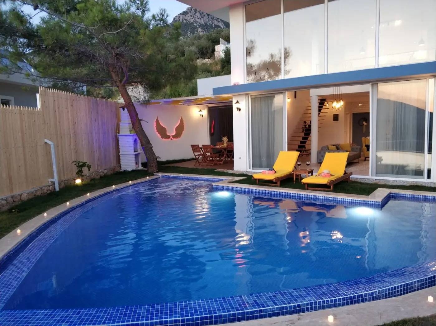 Kaş İslamlar'da Doğa İçerisinde, Özel Havuzlu, Sinema Odalı, Şık Villa