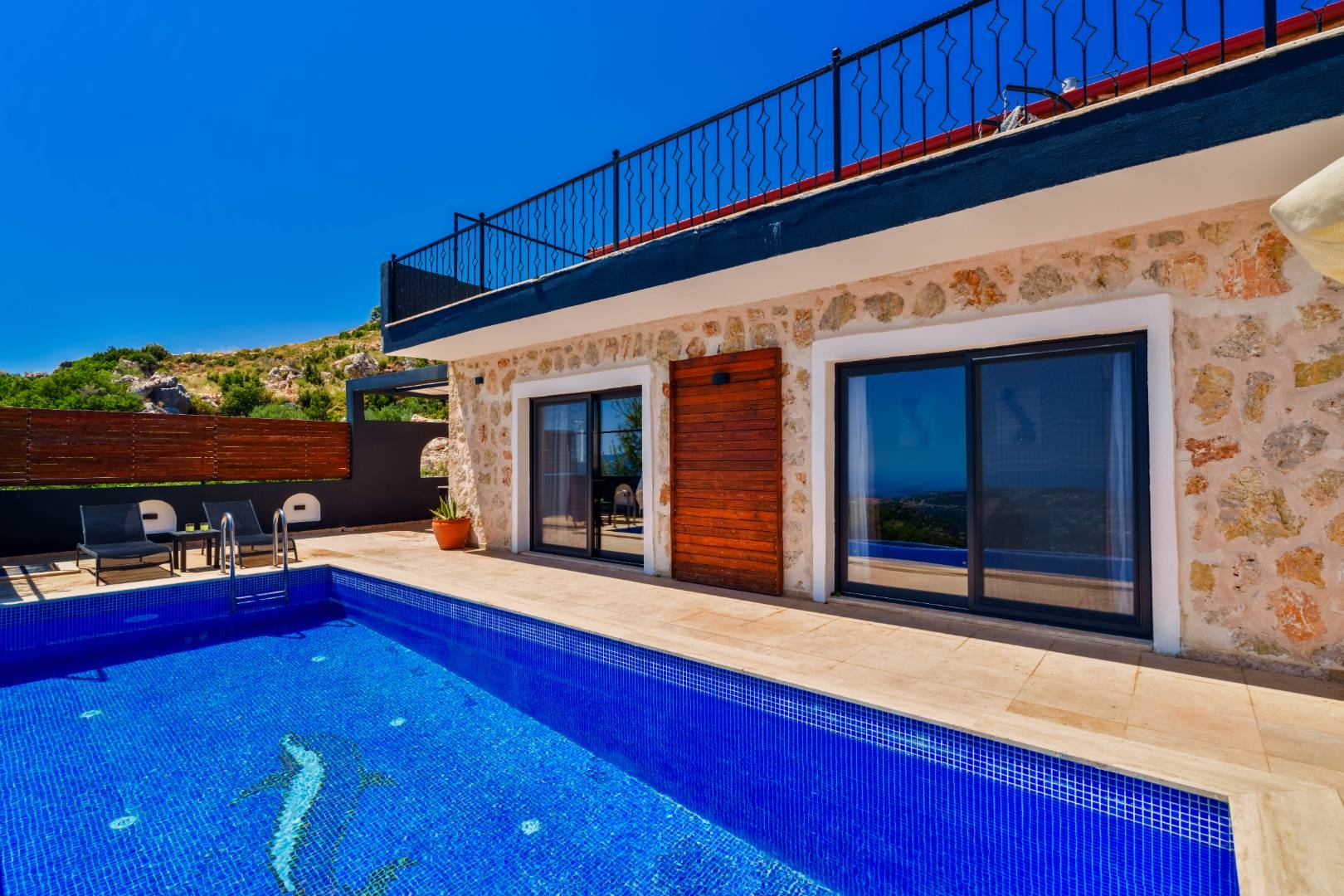 Kaş İslamlar'da Doğa Manzaralı, Açık ve Kapalı Havuzlu, Şık Villa