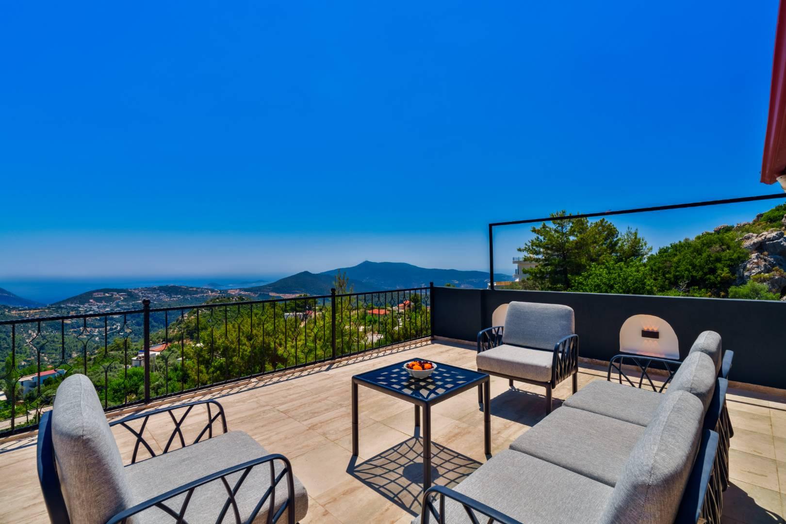 Kaş İslamlar'da Doğa Manzaralı, Açık ve Kapalı Havuzlu, Şık Villa-13341