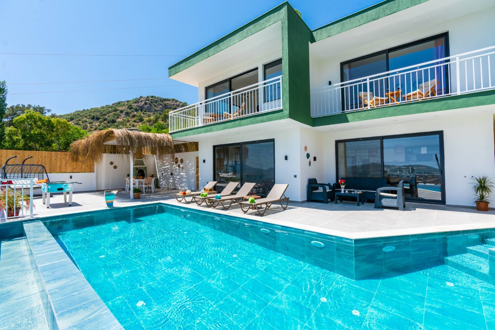 Kaş İslamlar'da Doğa Manzaralı, Özel Havuzlu, Konforlu Villa