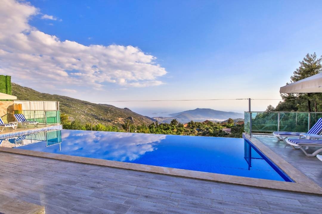 Kaş İslamlar'da Doğa Ve Deniz Manzaralı, Özel Havuzlu, Jakuzili Villa