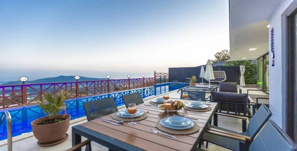 Kaş İslamlar'da Enfes Deniz Manzaralı, Özel Havuzlu, 2+1 Şık Villa
