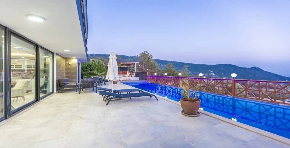 Kaş İslamlar'da Enfes Deniz Manzaralı, Özel Havuzlu, 2+1 Şık Villa