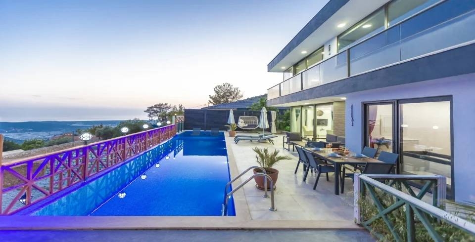 Kaş İslamlar'da Enfes Deniz Manzaralı, Özel Havuzlu, 2+1 Şık Villa