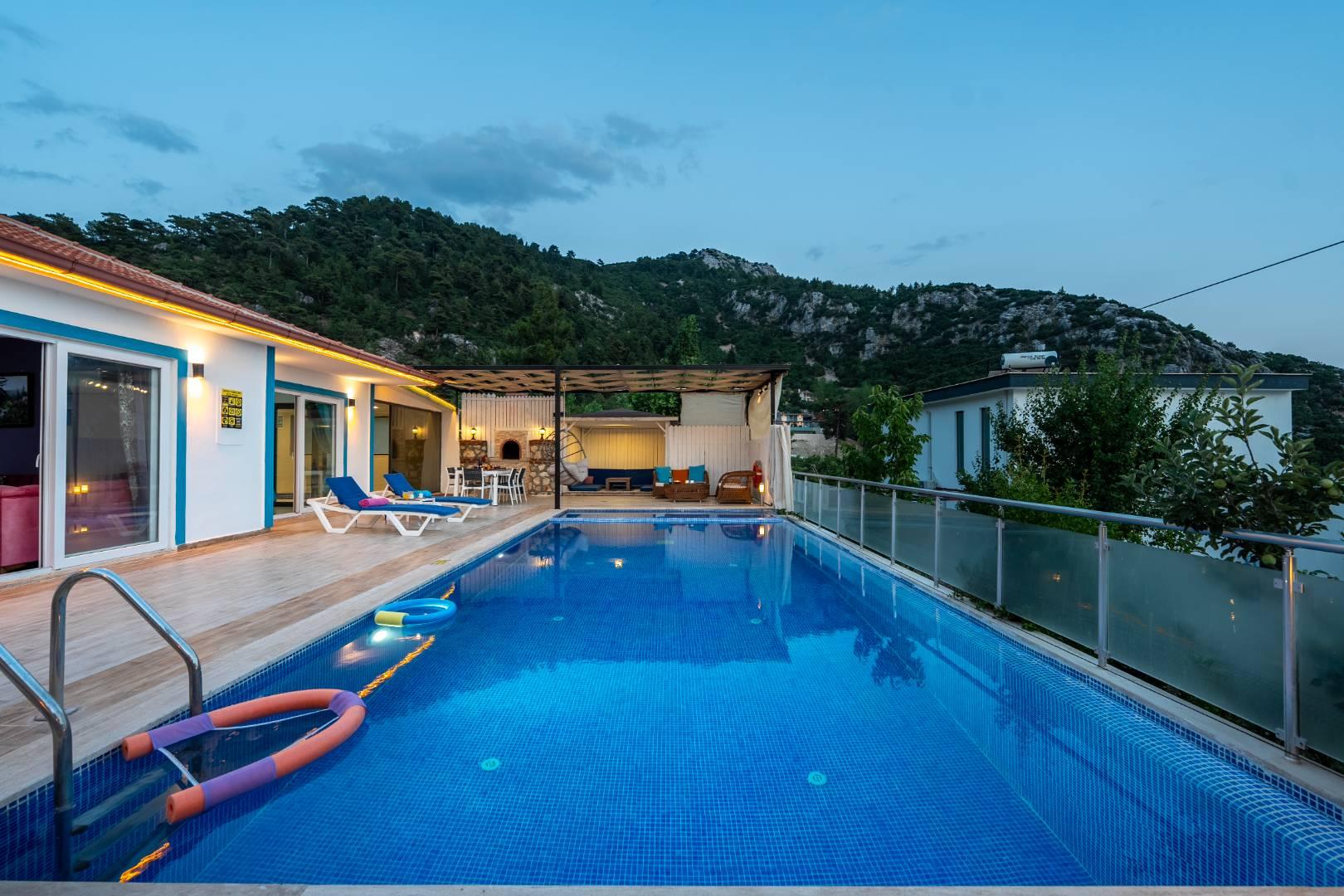 Kaş İslamlar'da Enfes Doğa İçerisinde, Özel Havuzlu, 4 Kişilik Ev-33064