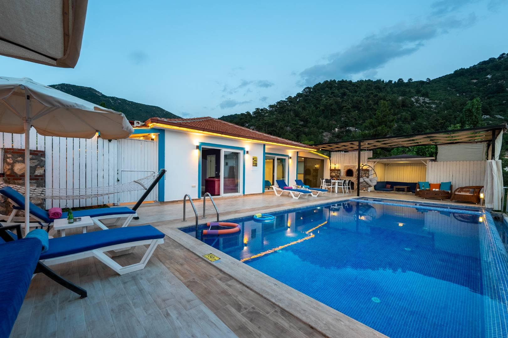 Kaş İslamlar'da Enfes Doğa İçerisinde, Özel Havuzlu, 4 Kişilik Ev-33064
