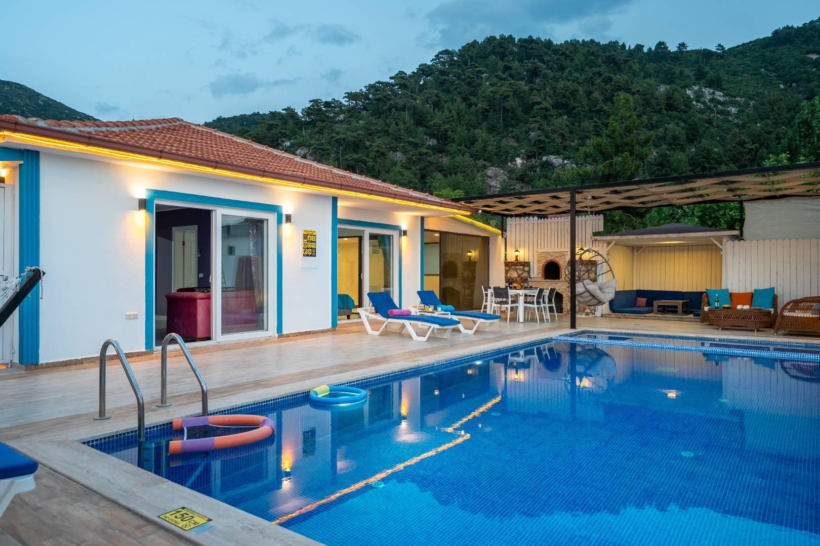 Kaş İslamlar'da Enfes Doğa İçerisinde, Özel Havuzlu, 4 Kişilik Ev-33064