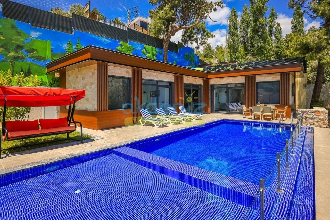 Kaş İslamlar'da Enfes Doğa Manzaralı, Özel Havuzlu, Şık Villa