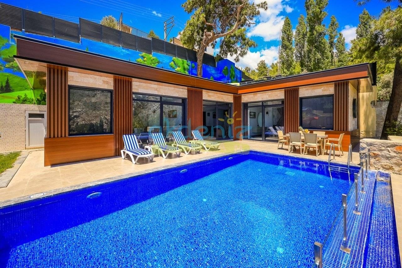 Kaş İslamlar'da Enfes Doğa Manzaralı, Özel Havuzlu, Şık Villa