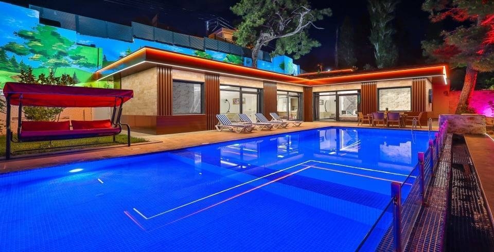 Kaş İslamlar'da Eşsiz Manzaralı, Özel Havuzlu, Ferah Villa