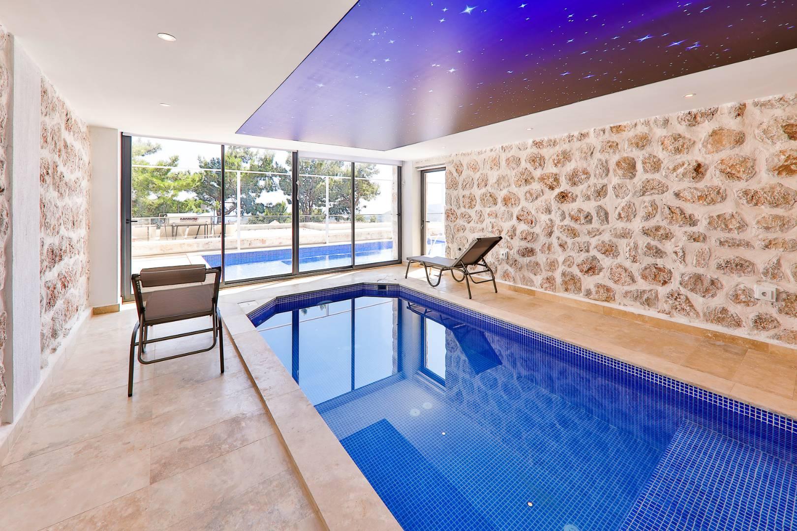 Kaş İslamlar'da Geniş Ailelere Uygun, Isıtmalı Havuzlu, Taş Villa-36042