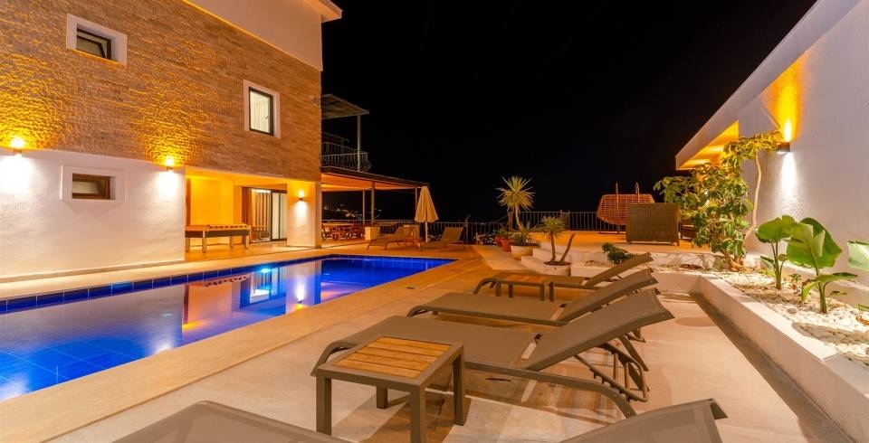 Kaş İslamlar'da Geniş Ailelere Uygun, Özel Havuzlu, Konforlu Villa