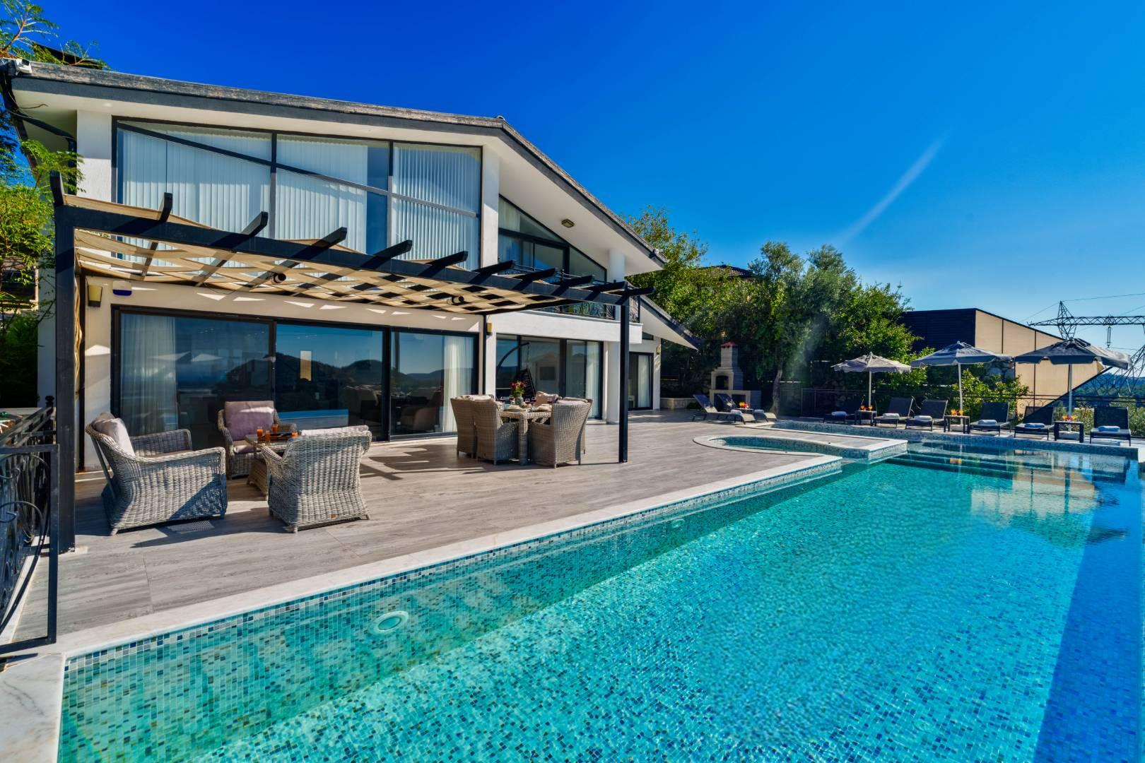 Kaş İslamlar'da Geniş Ailelere Uygun, Özel Havuzlu, Lüks Villa-43937