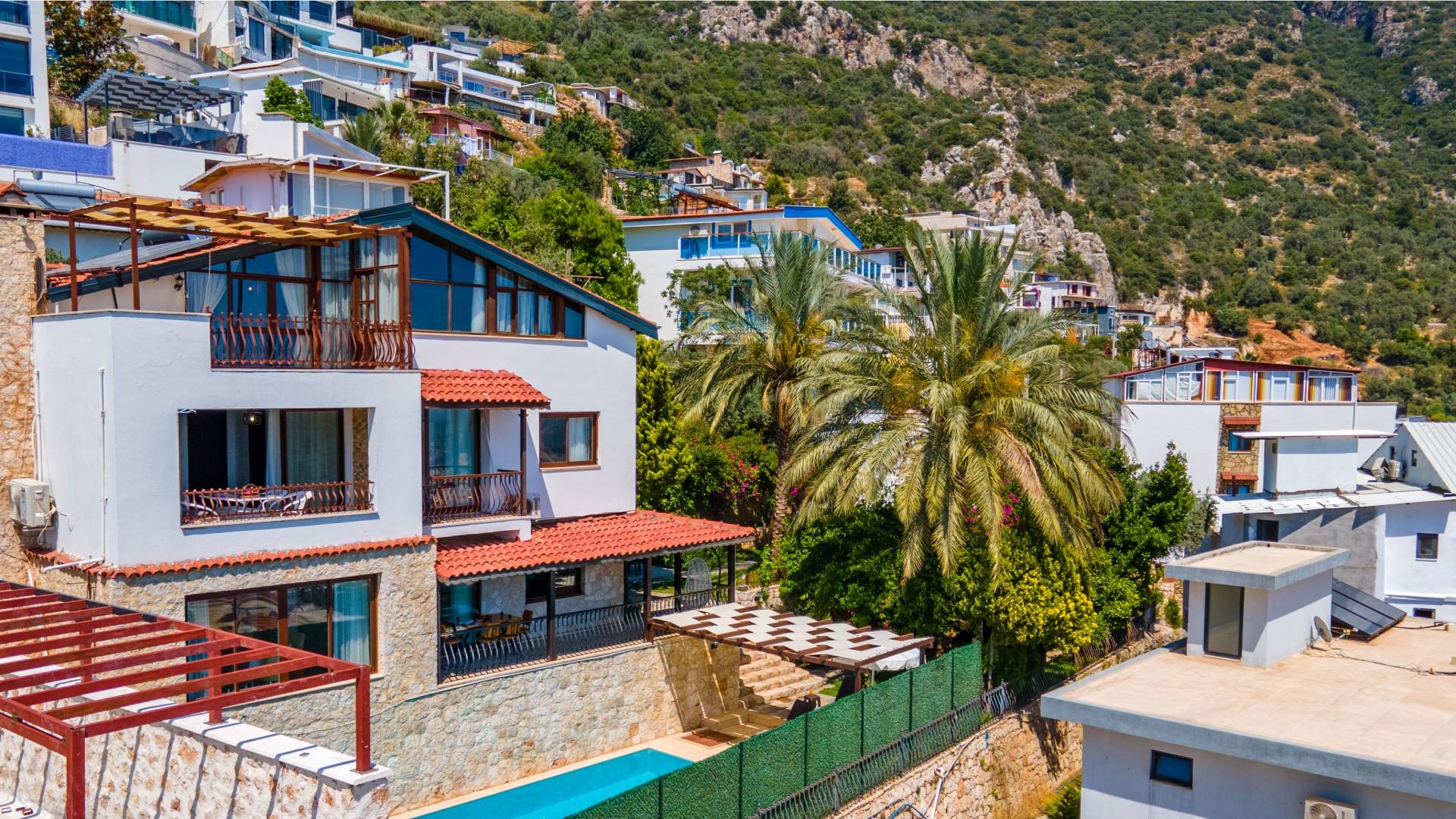 Kaş İslamlar'da Geniş Ailelere Uygun, Özel Havuzlu, Manzaralı Villa