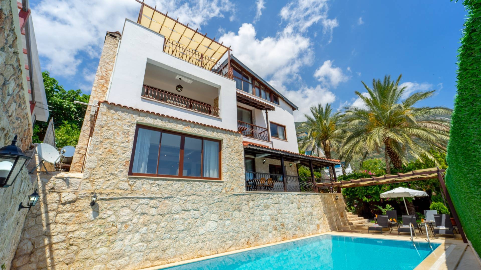 Kaş İslamlar'da Geniş Ailelere Uygun, Özel Havuzlu, Manzaralı Villa