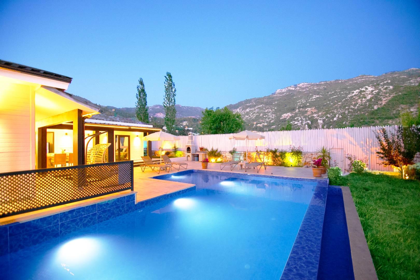 Kaş İslamlar'da Geniş Alanlara Sahip, Özel Havuzlu, Jakuzili Villa-41193