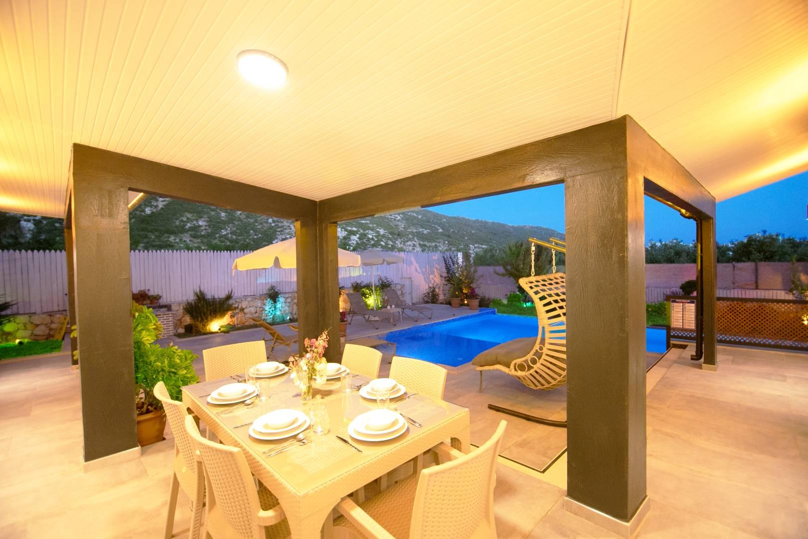 Kaş İslamlar'da Geniş Alanlara Sahip, Özel Havuzlu, Jakuzili Villa-41193