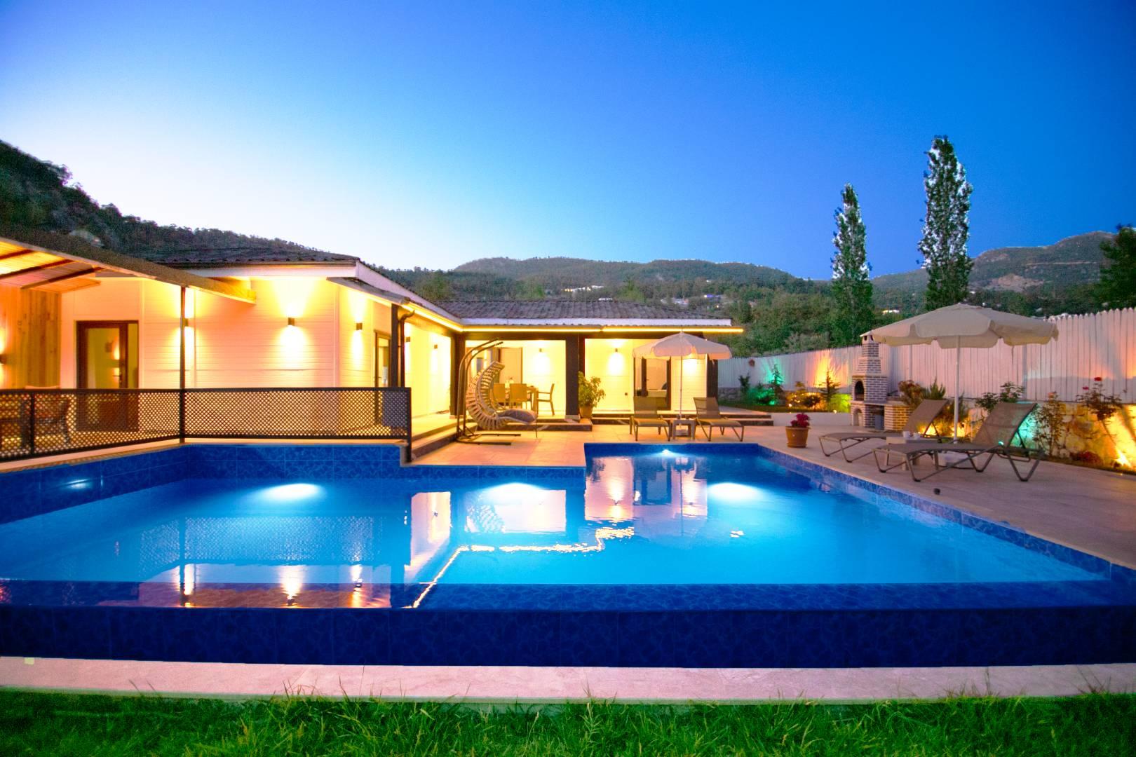 Kaş İslamlar'da Geniş Alanlara Sahip, Özel Havuzlu, Jakuzili Villa-41193