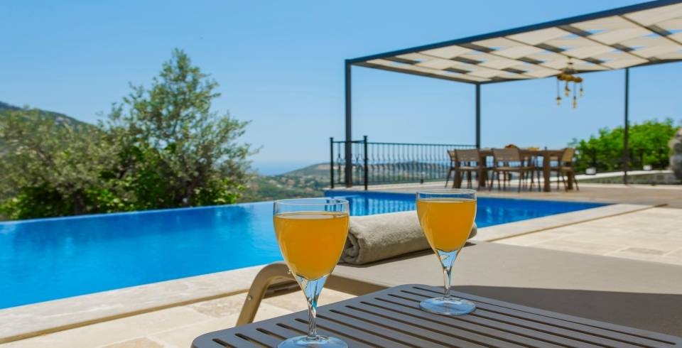 Kaş İslamlar'da Geniş Bahçeli, Özel Havuzlu, Jakuzili, Modern Villa