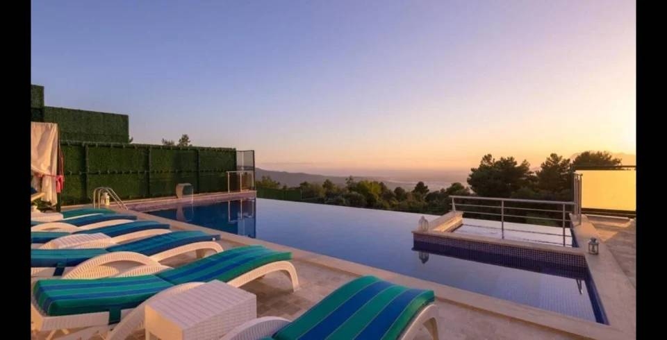 Kaş İslamlar'da Gözlerden Uzak Konumda, Özel Havuzlu, Şık Villa