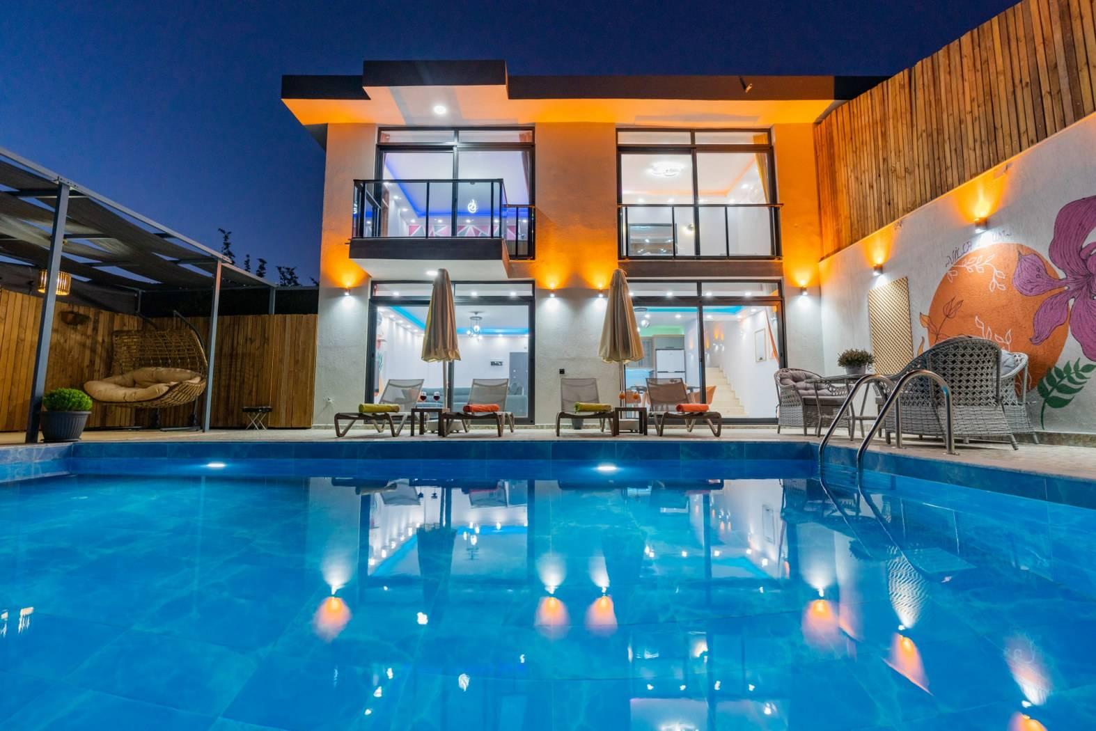Kaş İslamlar'da Modern Tasarımlı, Özel Havuzlu, 2+1 Villa-41054