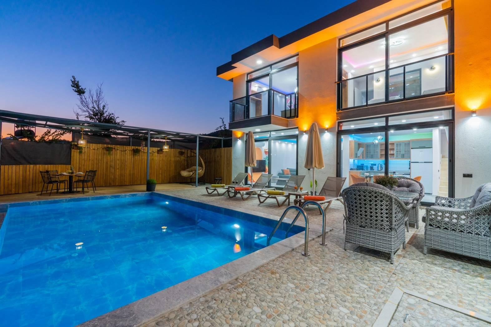 Kaş İslamlar'da Modern Tasarımlı, Özel Havuzlu, 2+1 Villa-41054