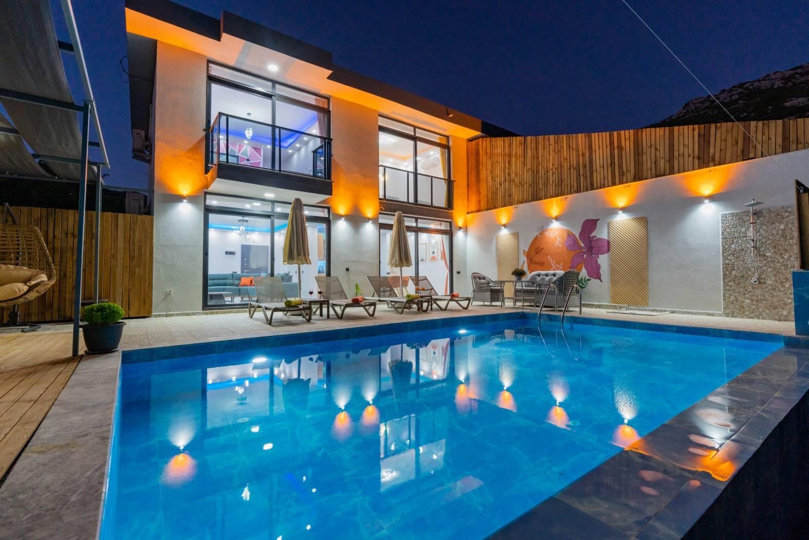 Kaş İslamlar'da Modern Tasarımlı, Özel Havuzlu, 2+1 Villa-41054