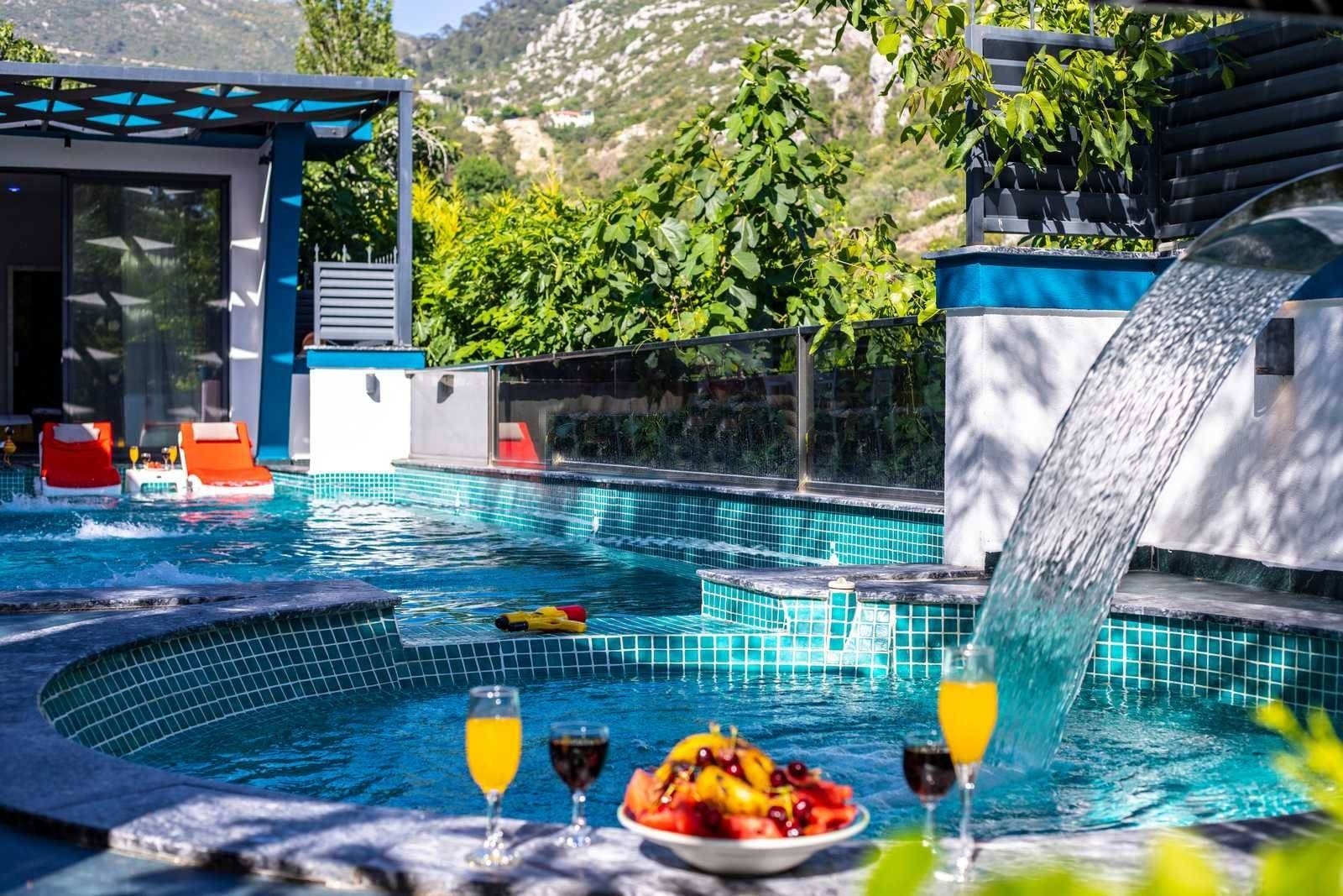 Kaş İslamlar'da Muhteşem Doğa İçerisinde Özel Havuzlu, Jakuzili Villa