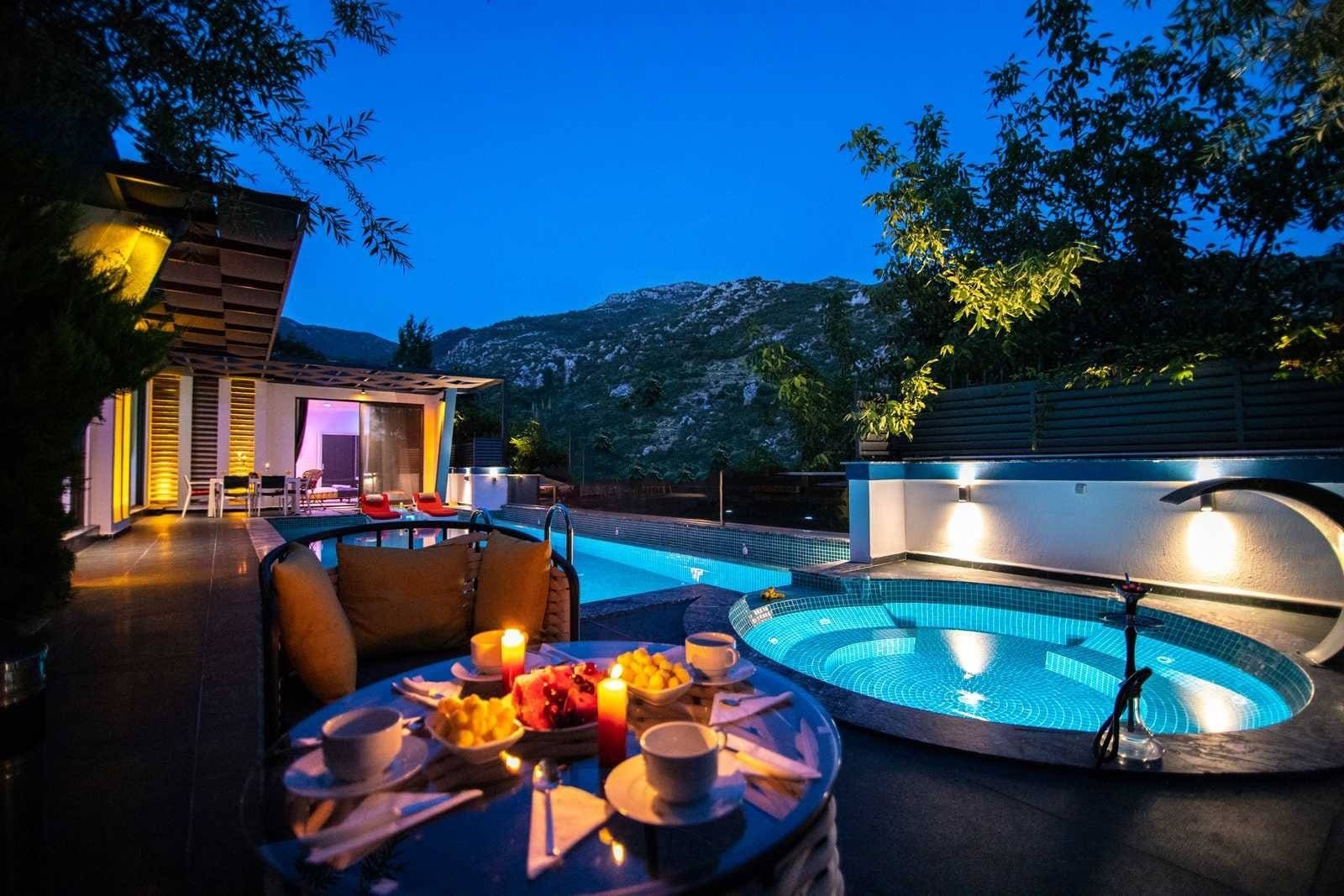Kaş İslamlar'da Muhteşem Doğa İçerisinde Özel Havuzlu, Jakuzili Villa