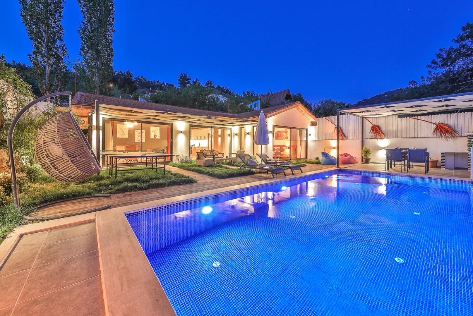 Kaş İslamlar'da Doğa Manzarasına Sahip, Özel Havuzlu, Bahçeli Villa